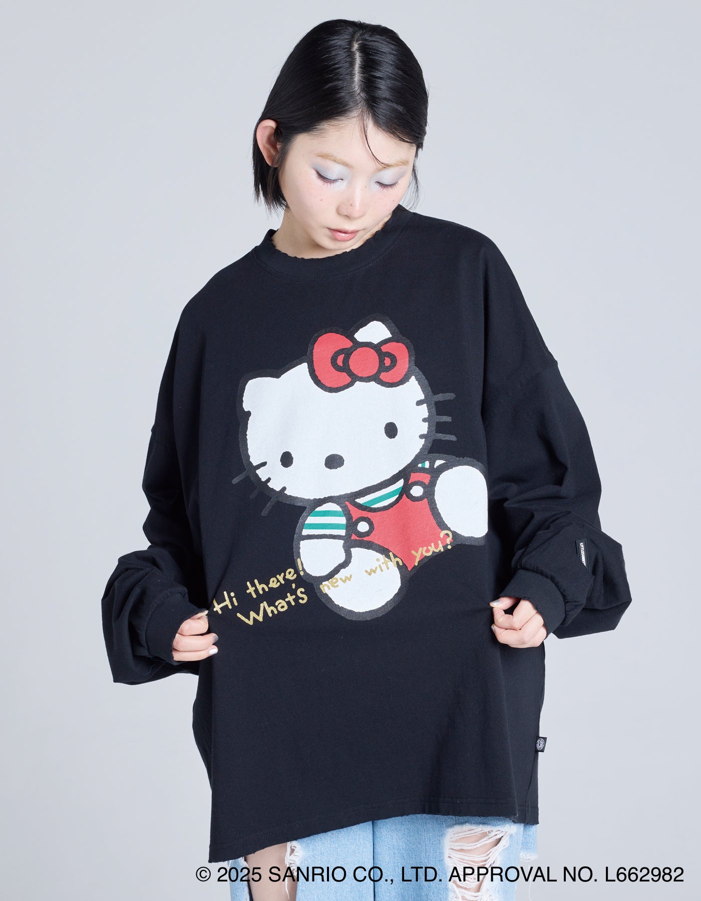 hello kitty x little sunny bite long tee / BLACK