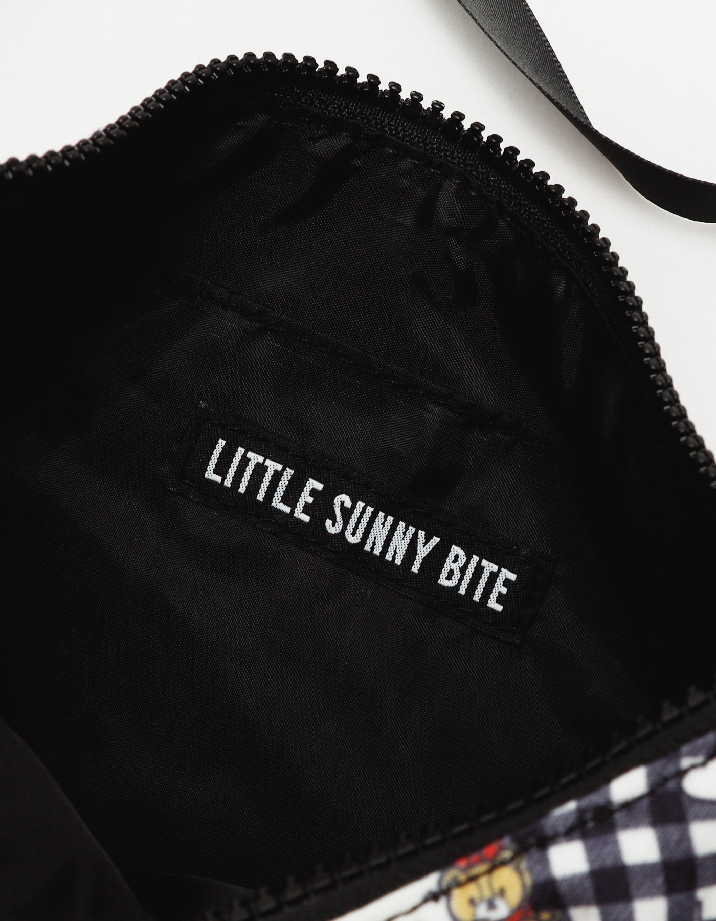 hello kitty x little sunny bite print bag / BLACK