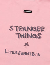 画像をギャラリービューアに読み込む, 【PRE-ORDER】stranger things x little sunny bite will long tee / PINK
