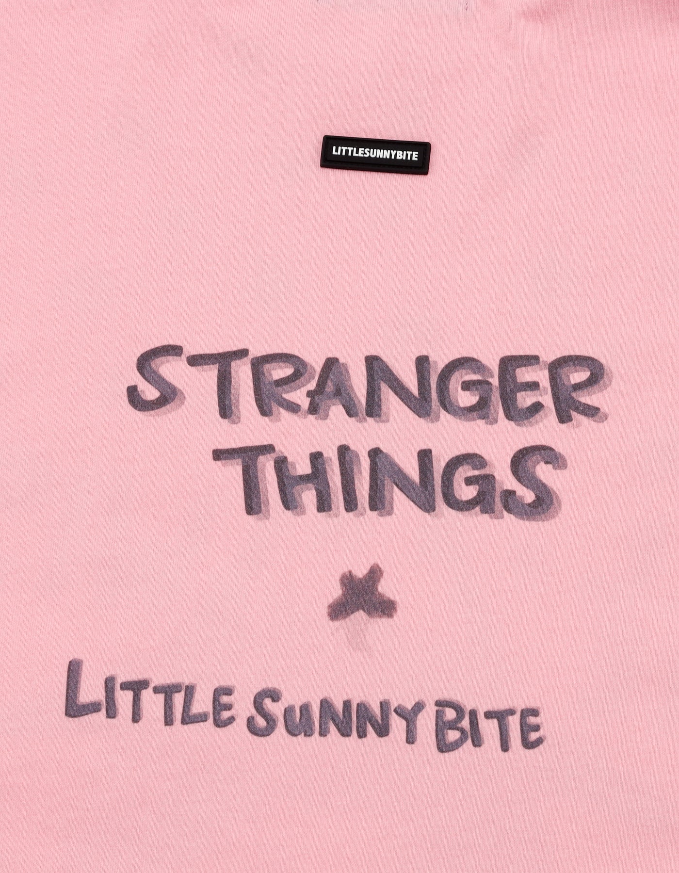【PRE-ORDER】stranger things x little sunny bite will long tee / PINK
