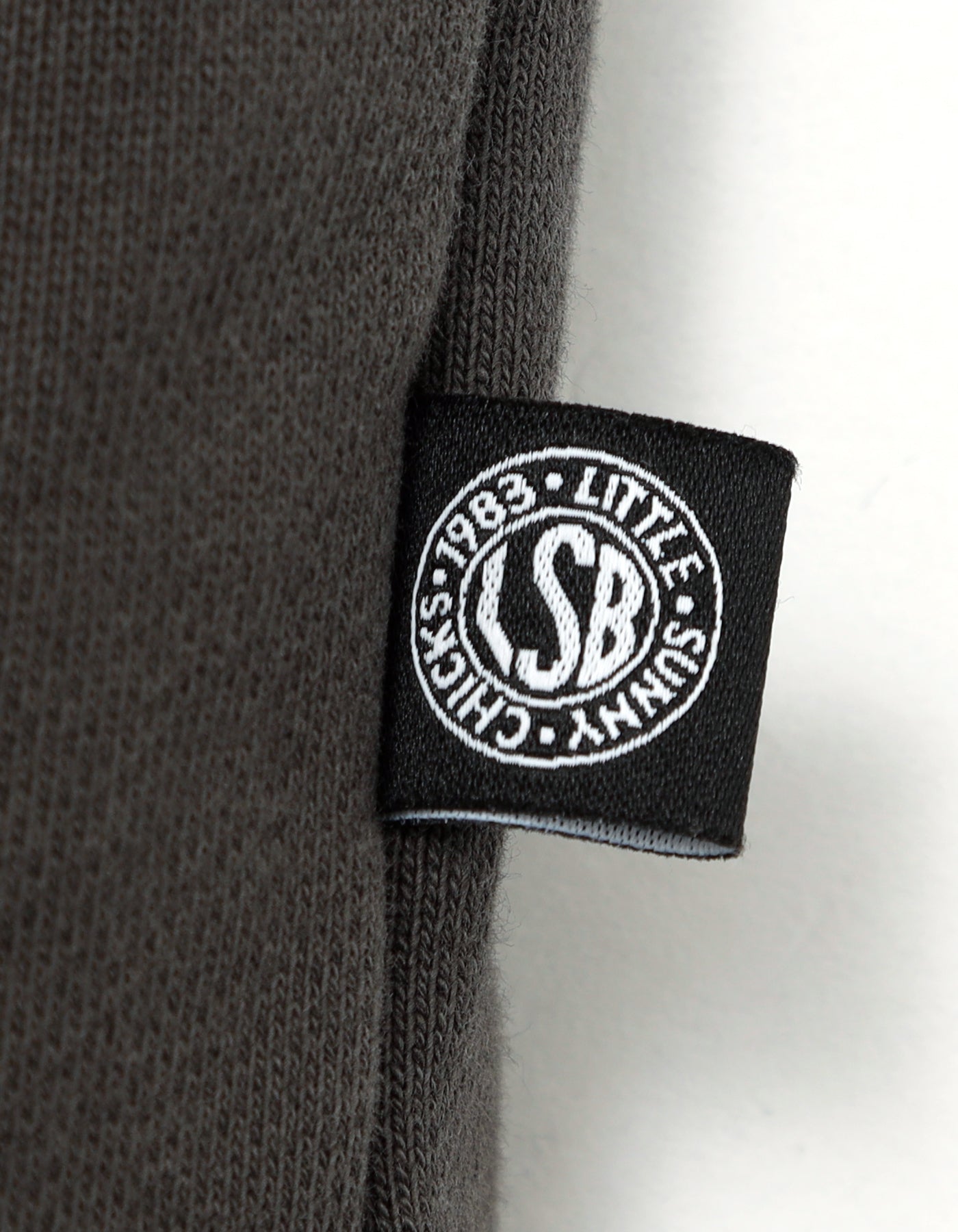 【PRE-ORDER】stranger things x little sunny bite logo sweat top / BLACK