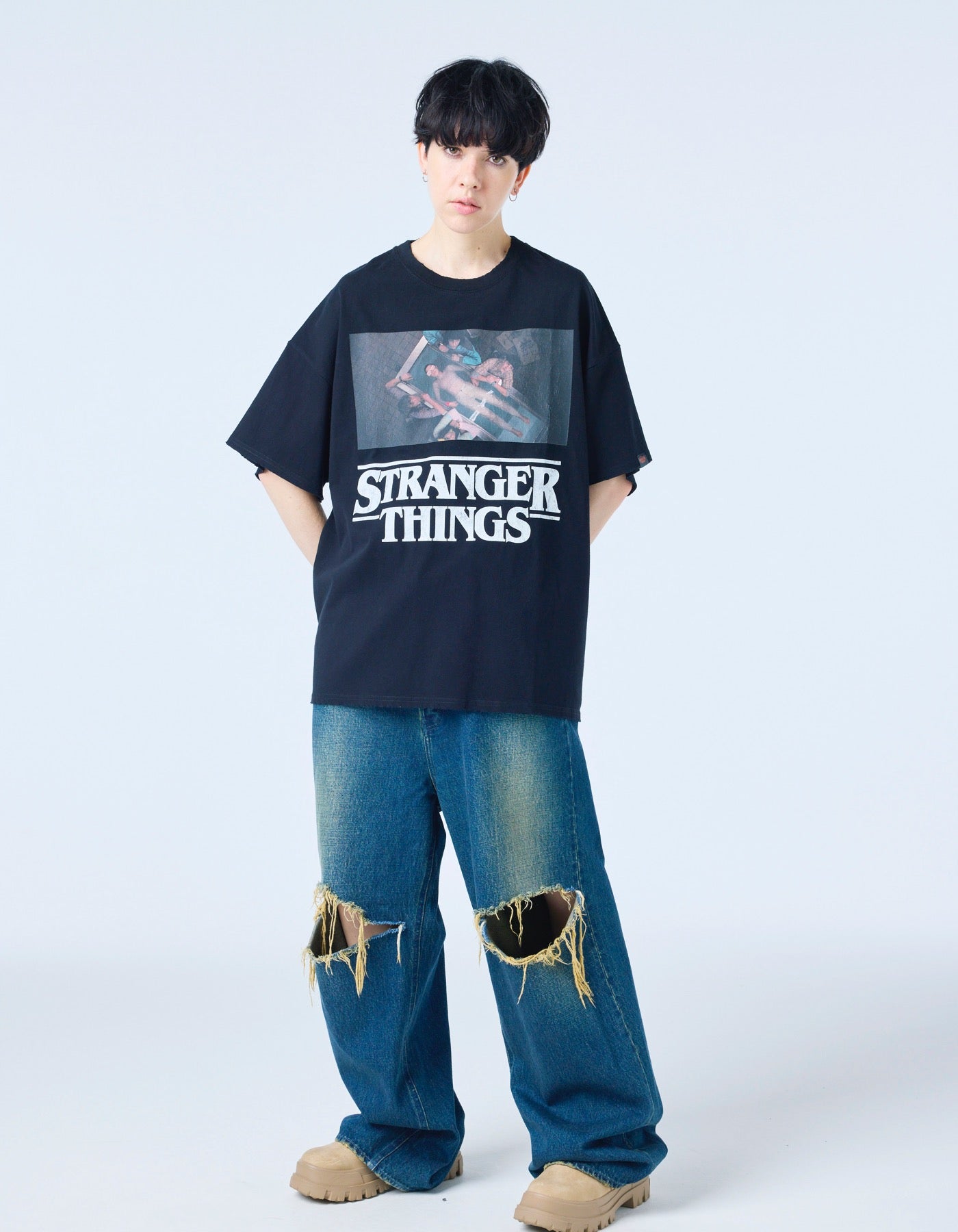 【PRE-ORDER】stranger things x little sunny bite photo big tee / BLACK
