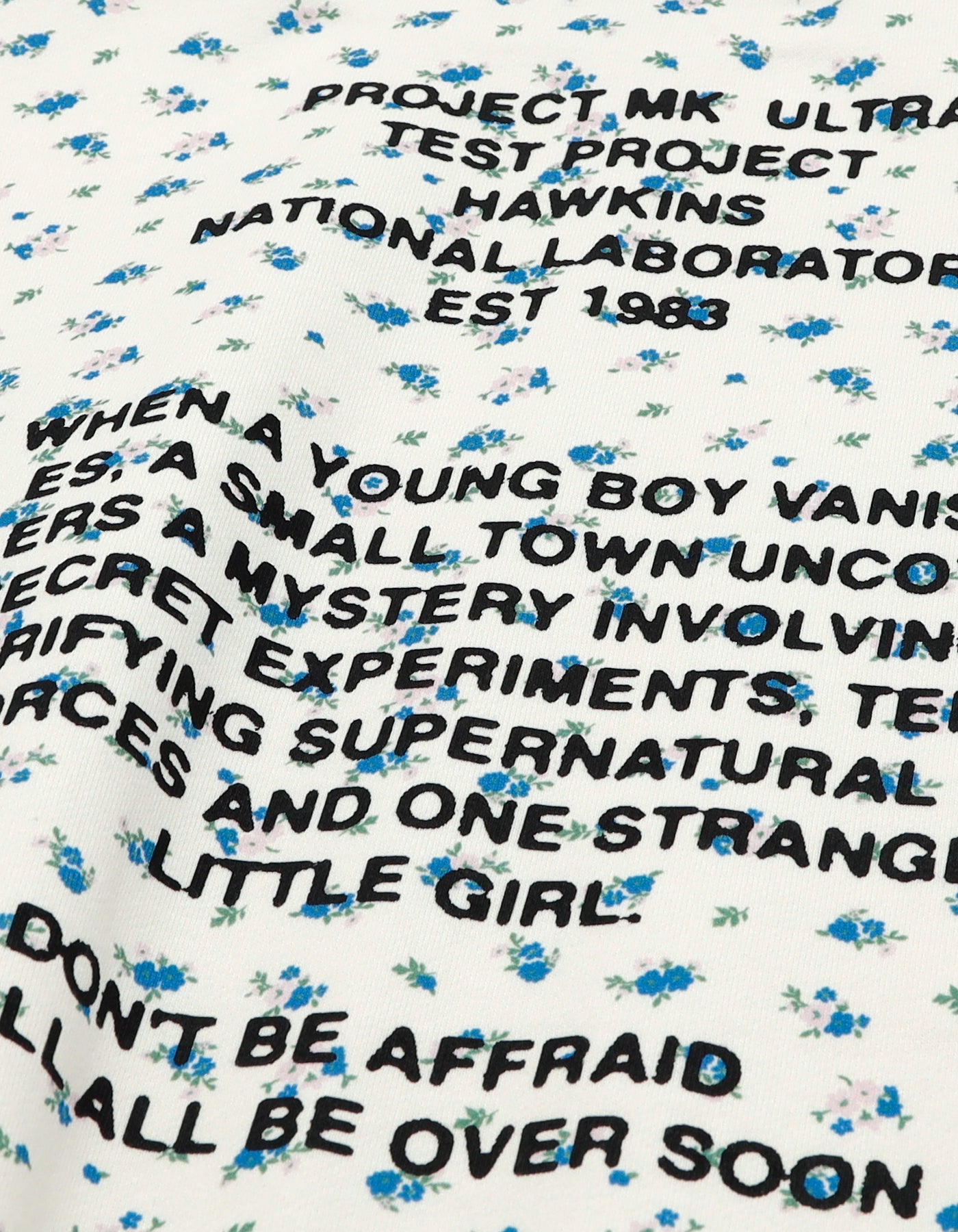 【PRE-ORDER】stranger things x little sunny bite floral sweat top / WHITE
