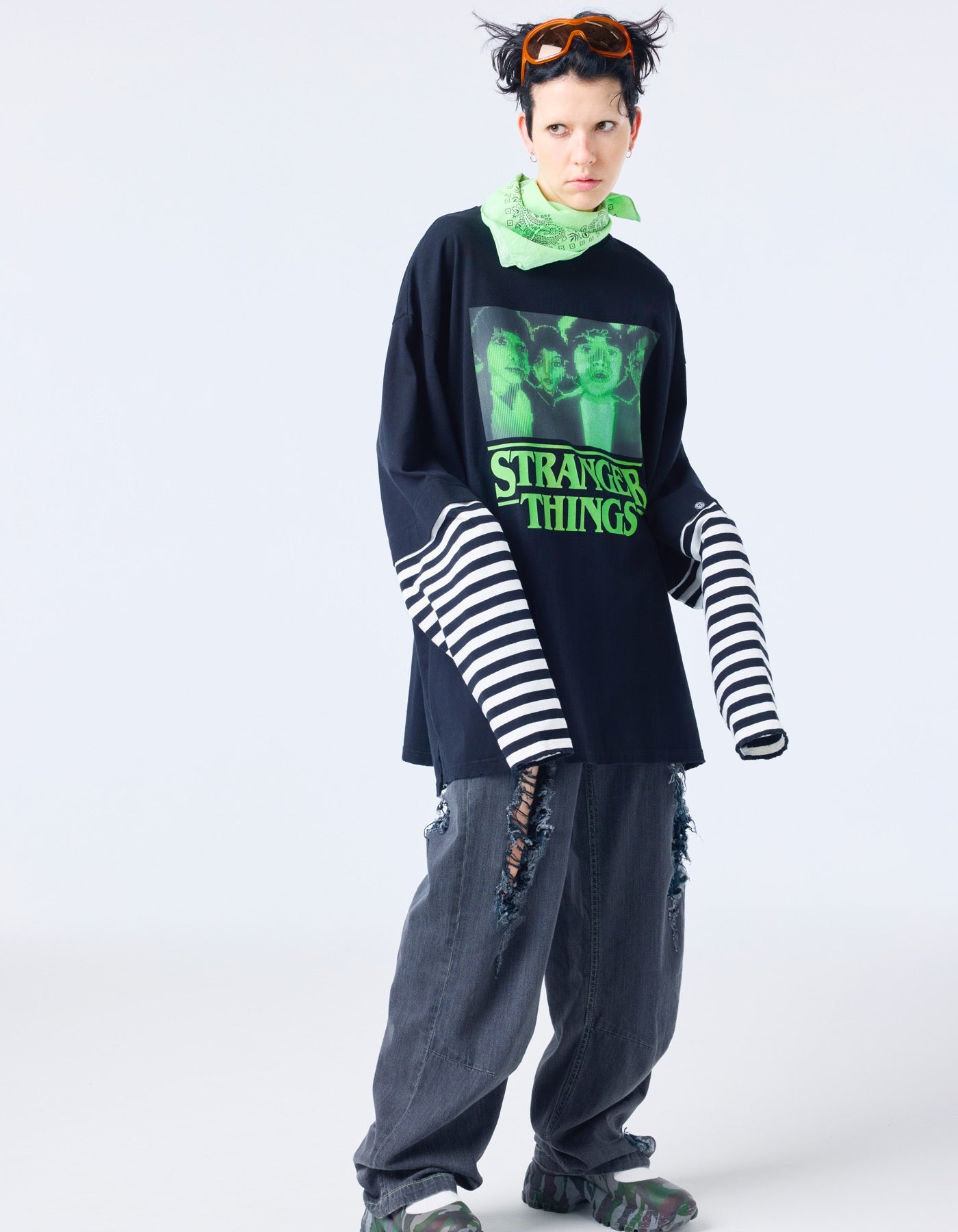 【PRE-ORDER】stranger things x little sunny bite graphic fake layered long tee / BLACK