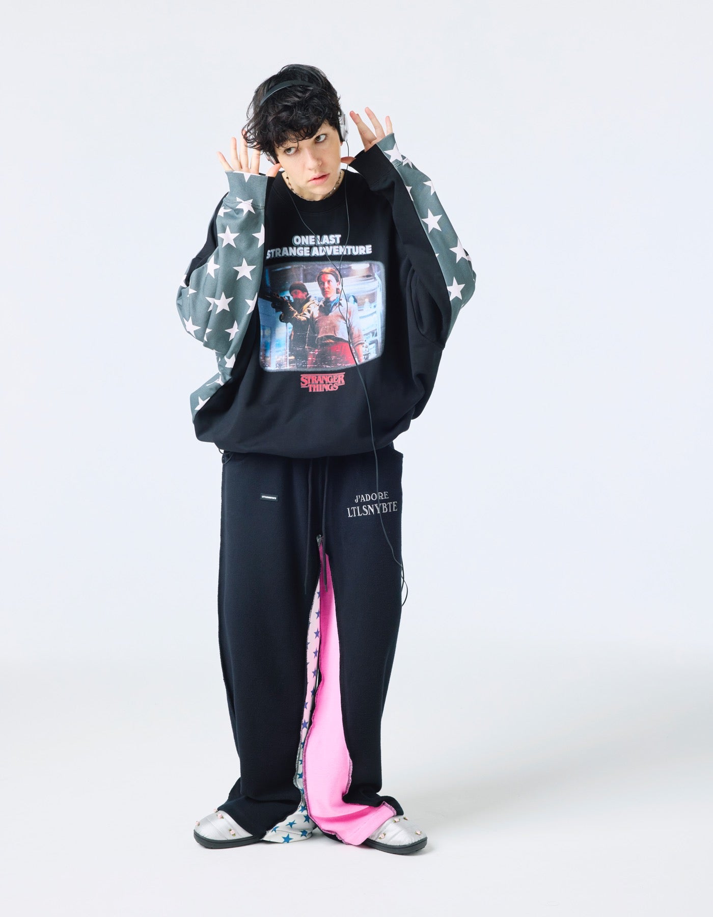 【PRE-ORDER】stranger things x little sunny bite graphic sweat top / BLACK