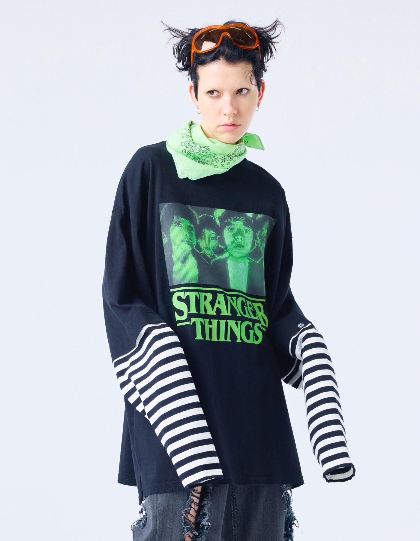 【PRE-ORDER】stranger things x little sunny bite graphic fake layered long tee / BLACK