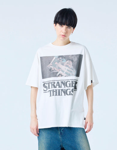 【PRE-ORDER】stranger things x little sunny bite photo big tee / WHITE