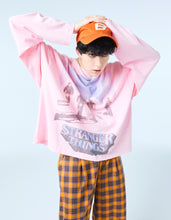画像をギャラリービューアに読み込む, 【PRE-ORDER】stranger things x little sunny bite graphic long tee / PINK