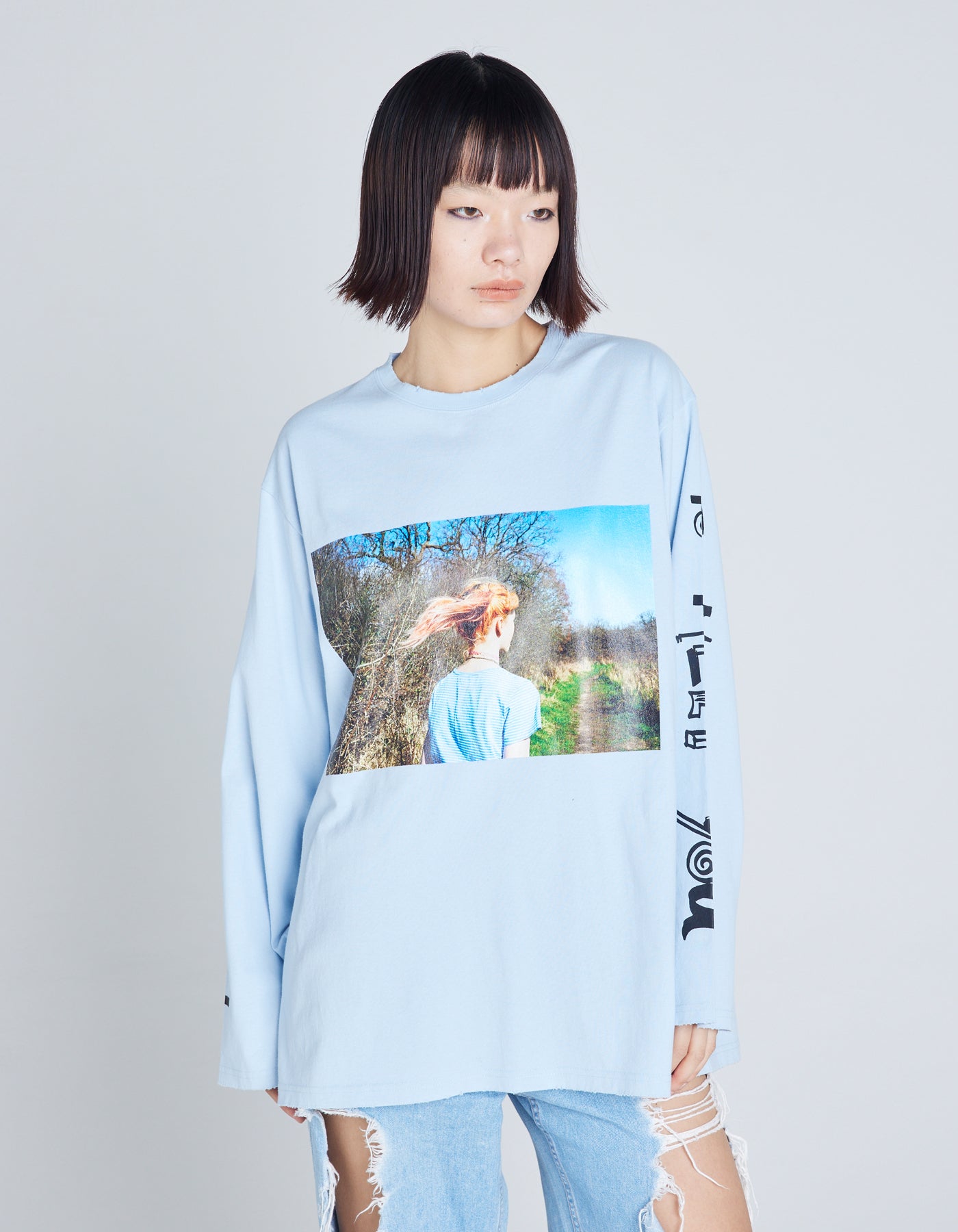 Valerie Phillips x little sunny bite photo long tee / BLUE