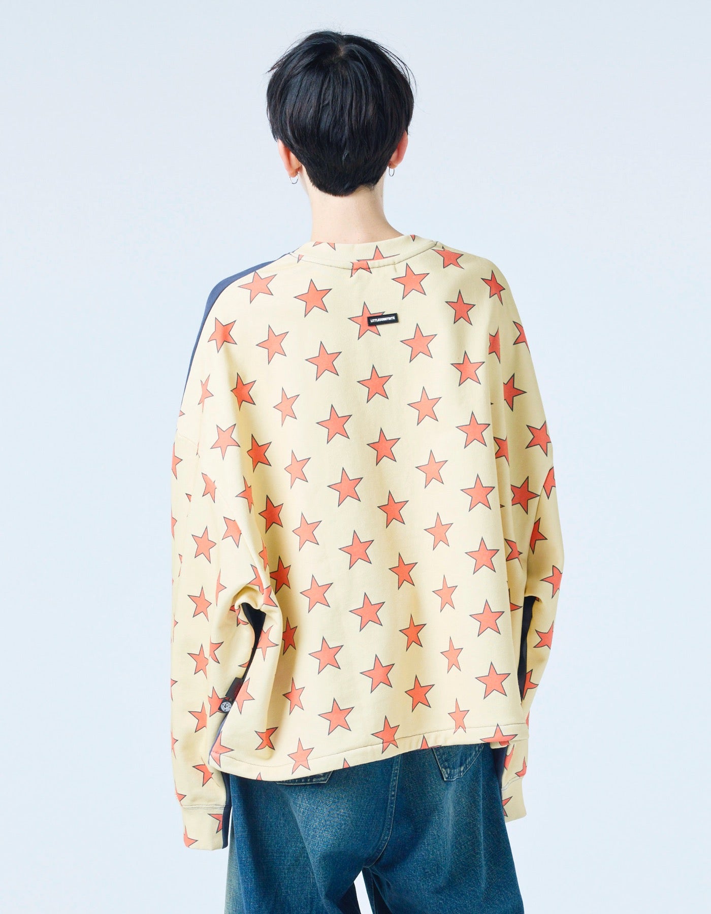 【PRE-ORDER】stranger things x little sunny bite graphic sweat top / NAVY