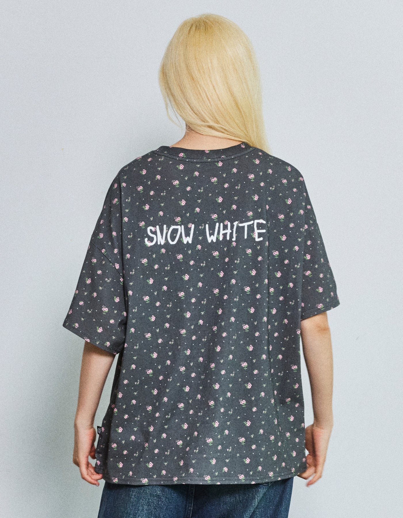 little sunny bite Disney collection / snow white big tee / BLACK