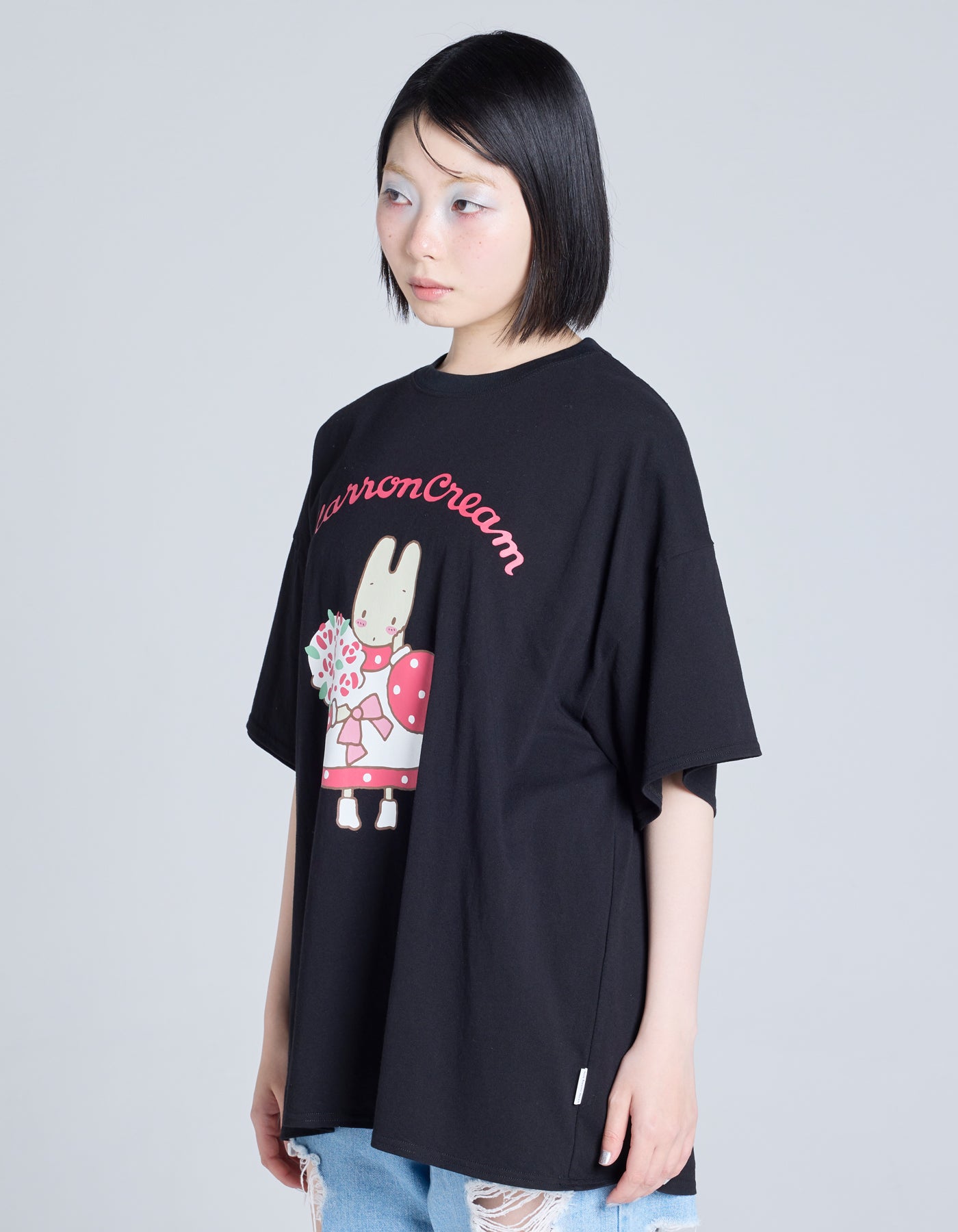 MARRONCREAM x little sunny bite big tee / BLACK