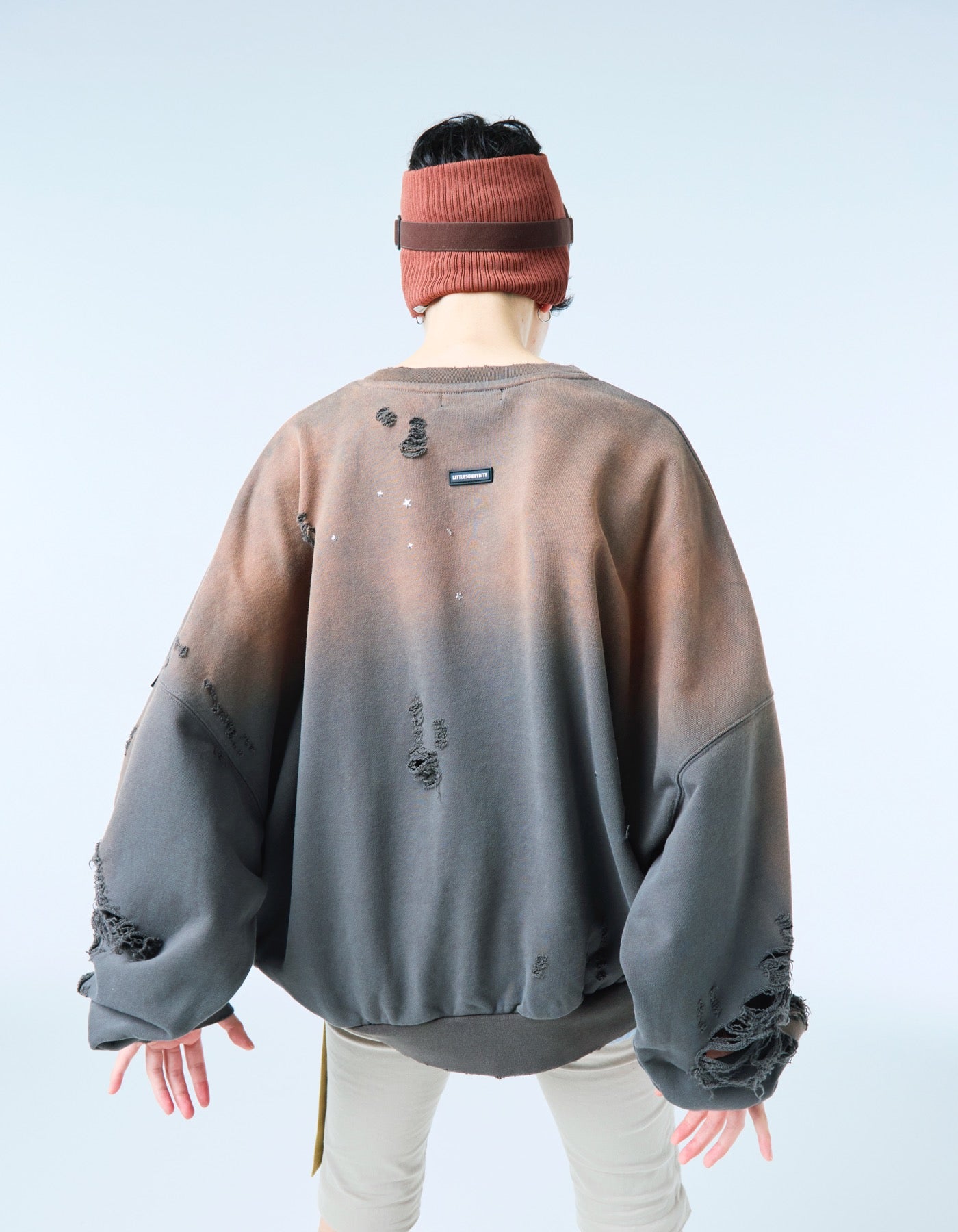 【PRE-ORDER】stranger things x little sunny bite logo sweat top / BLACK