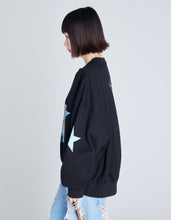 画像をギャラリービューアに読み込む, Valerie Phillips x little sunny bite photo sweat top / BLACK