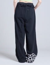 画像をギャラリービューアに読み込む, hello kitty x little sunny bite sweat pants / BLACK