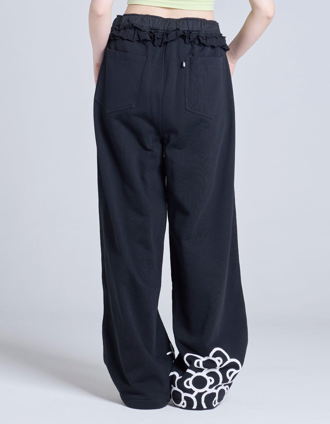 hello kitty x little sunny bite sweat pants / BLACK