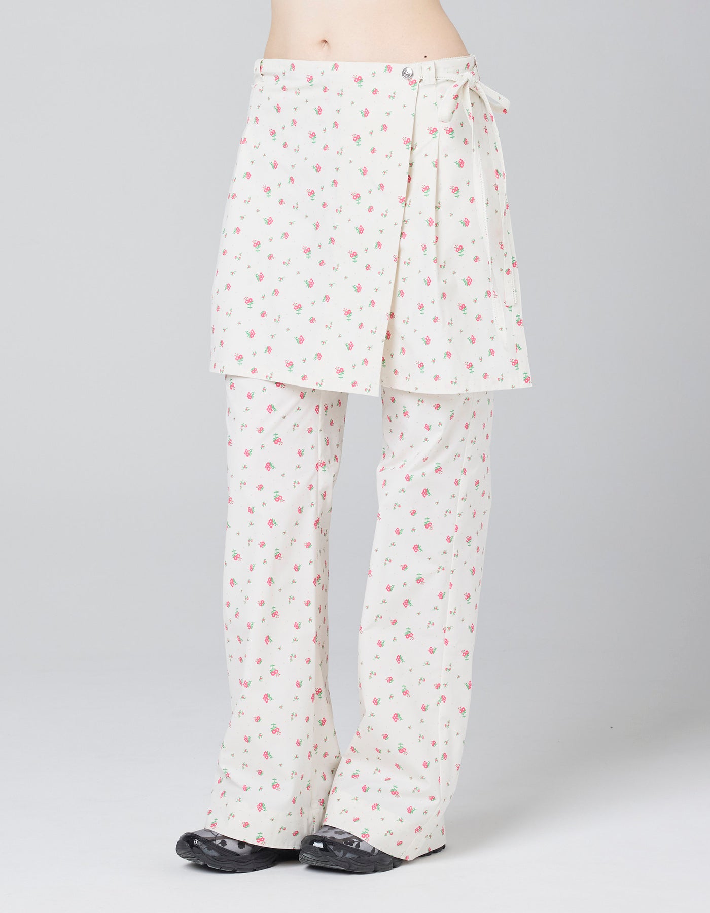 little sunny bite (リトルサニーバイト) floral nylon pants / WHITE