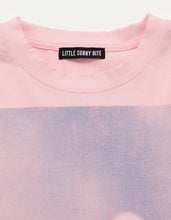 画像をギャラリービューアに読み込む, 【PRE-ORDER】stranger things x little sunny bite graphic long tee / PINK