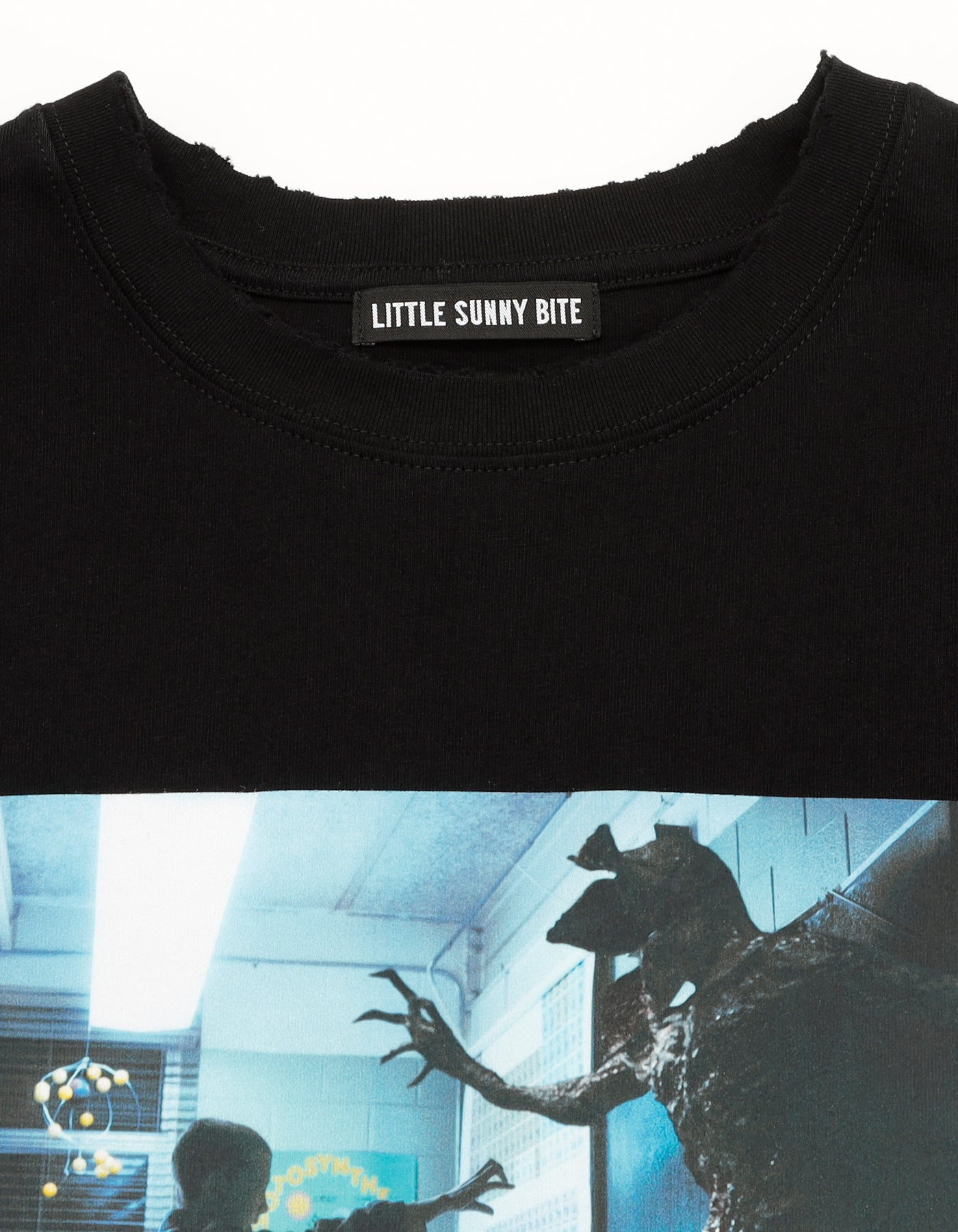 【PRE-ORDER】stranger things x little sunny bite demogorgon tee / BLACK