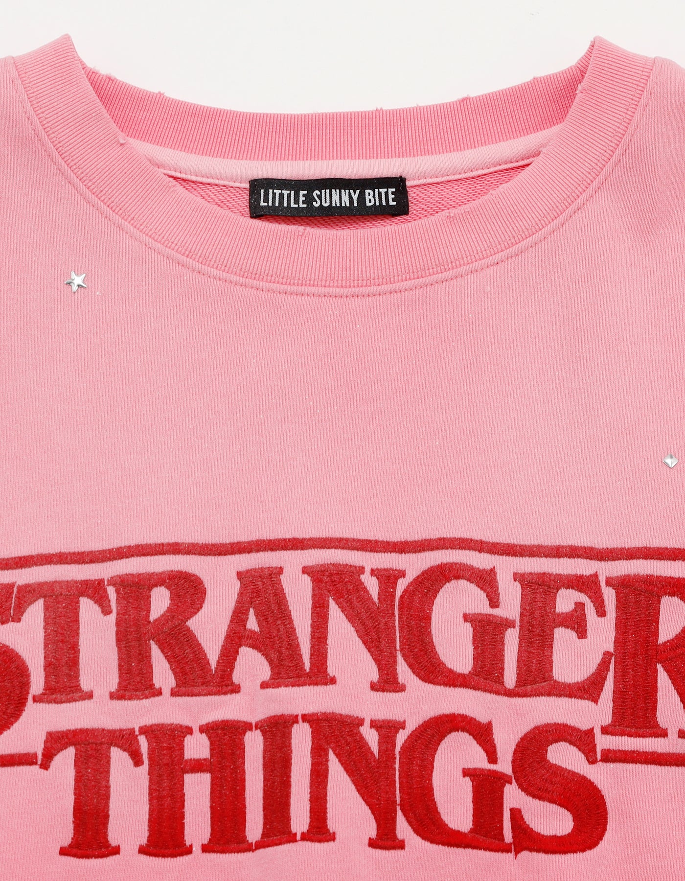 【PRE-ORDER】stranger things x little sunny bite logo sweat top / PINK