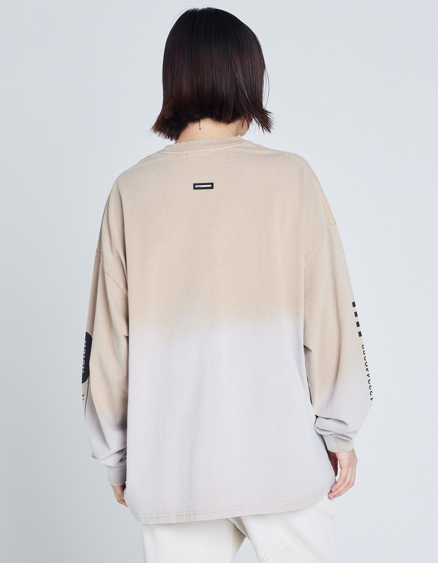 graphic gradation long tee / BEIGE