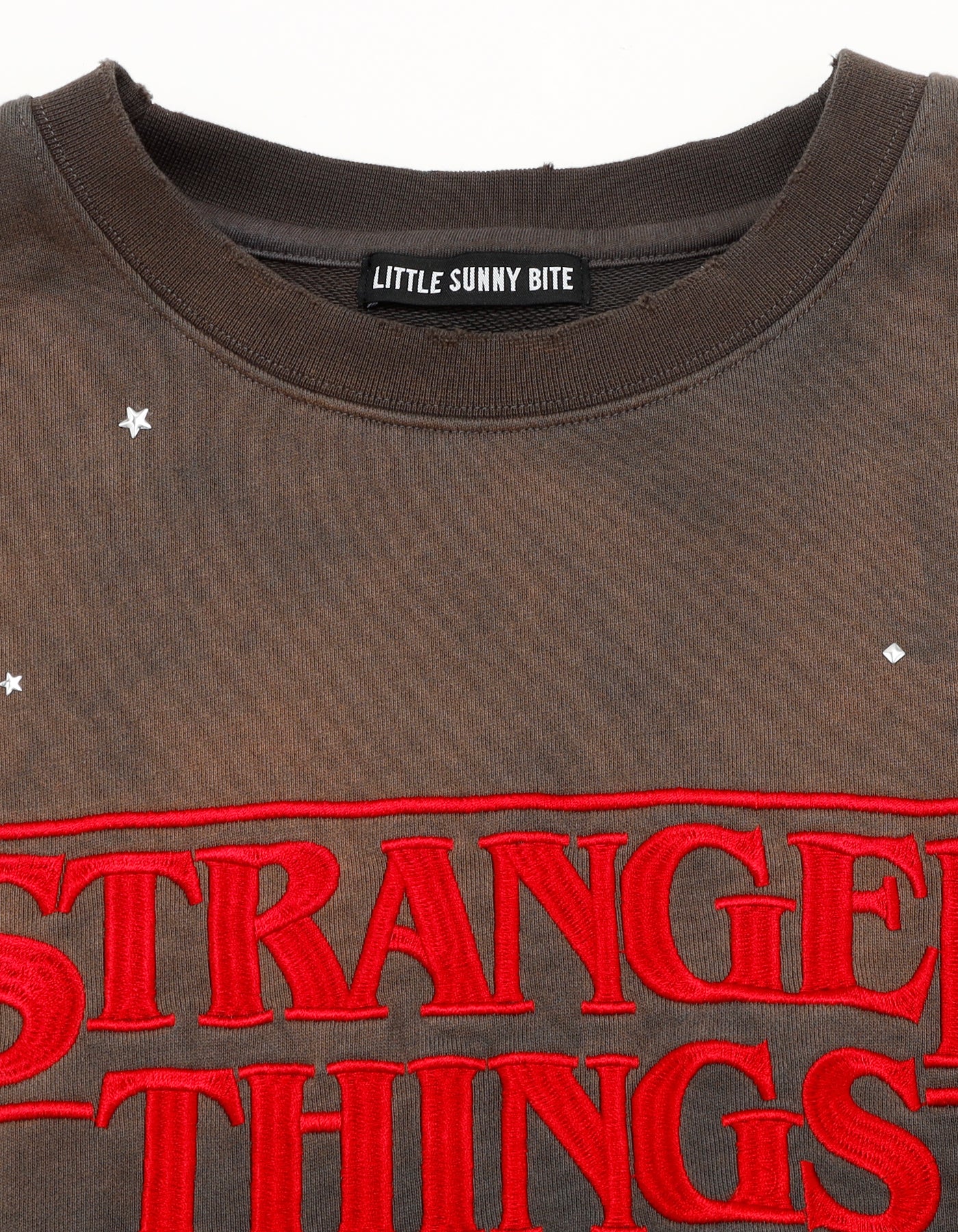 【PRE-ORDER】stranger things x little sunny bite logo sweat top / BLACK