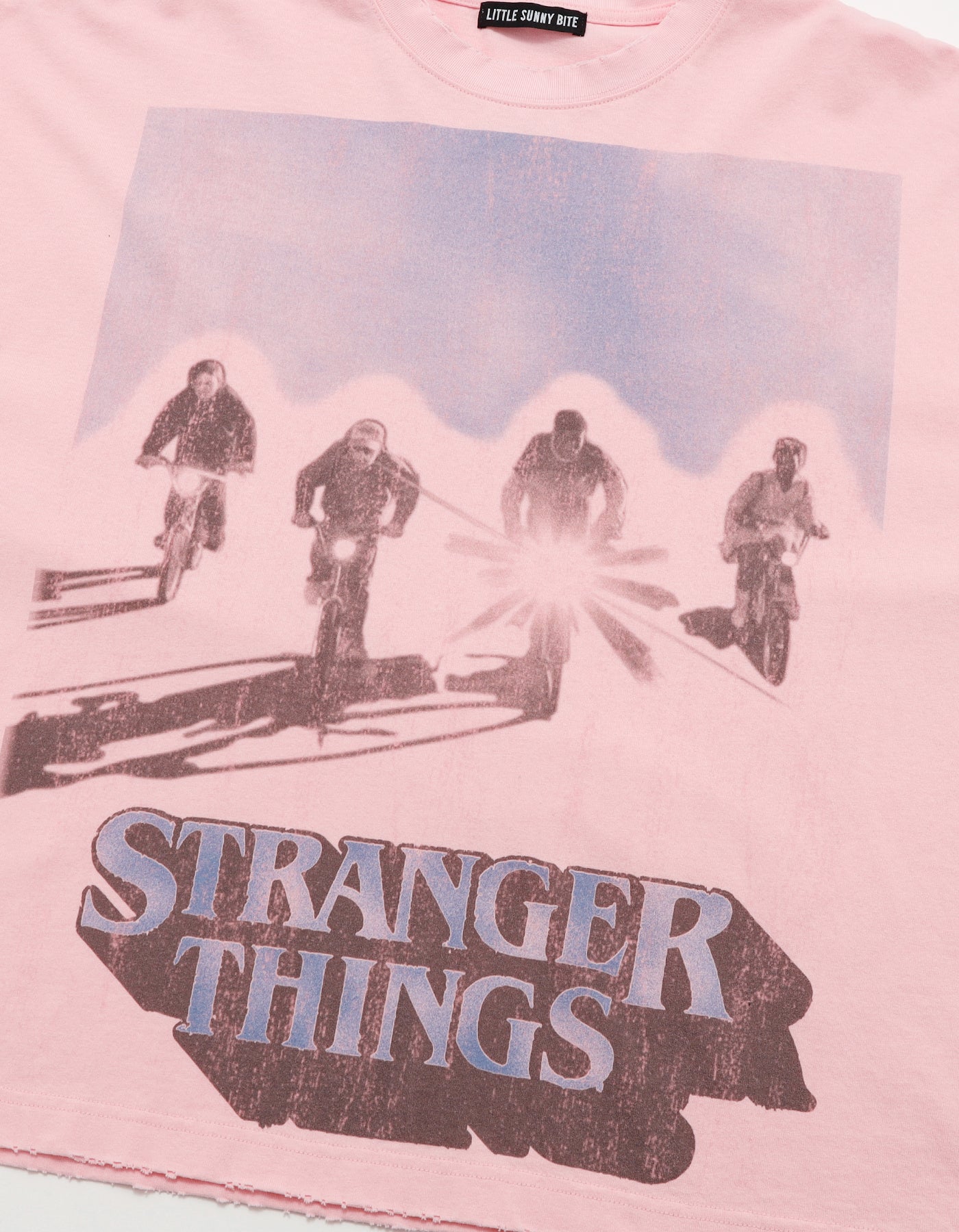 【PRE-ORDER】stranger things x little sunny bite graphic long tee / PINK