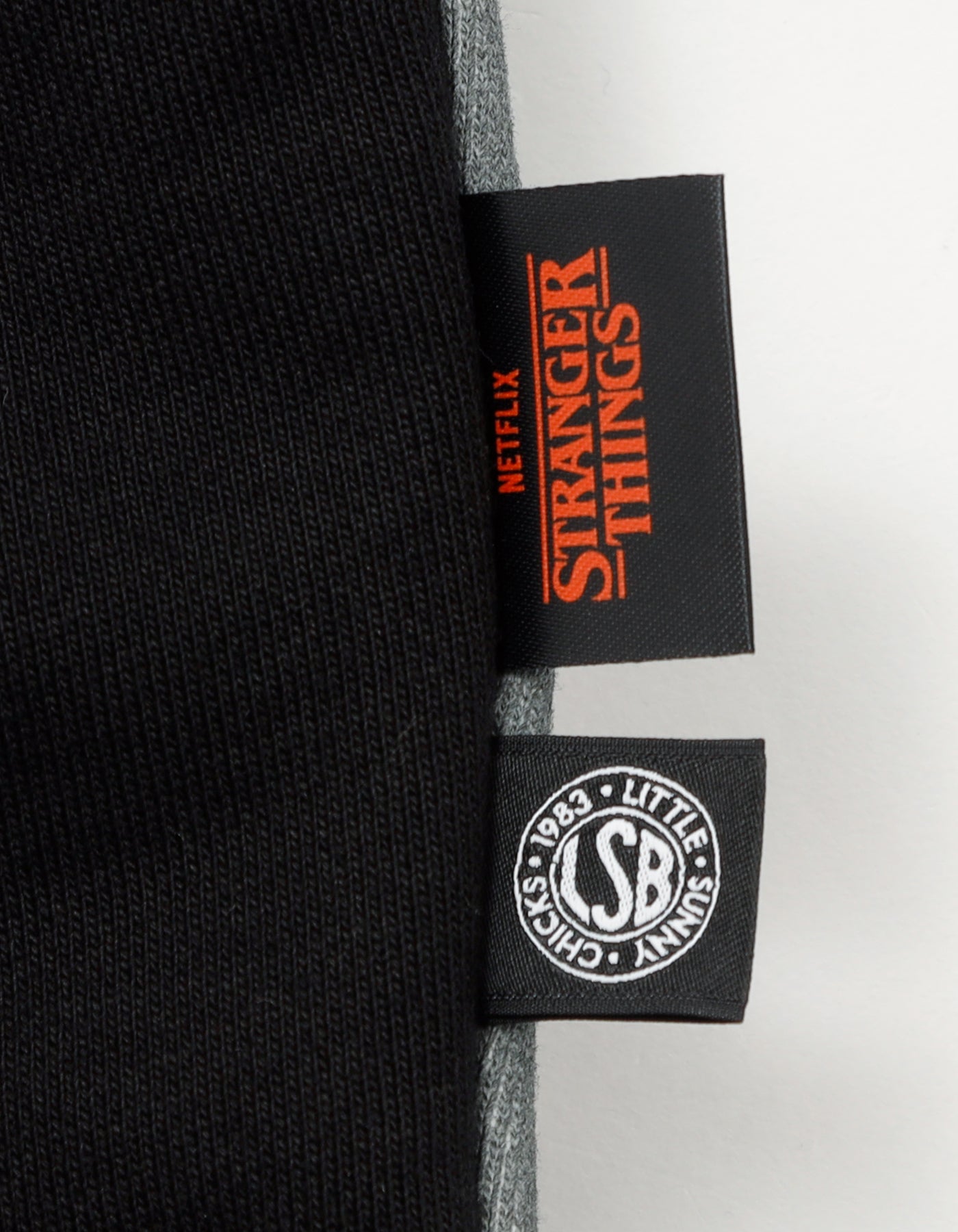 【PRE-ORDER】stranger things x little sunny bite graphic sweat top / BLACK