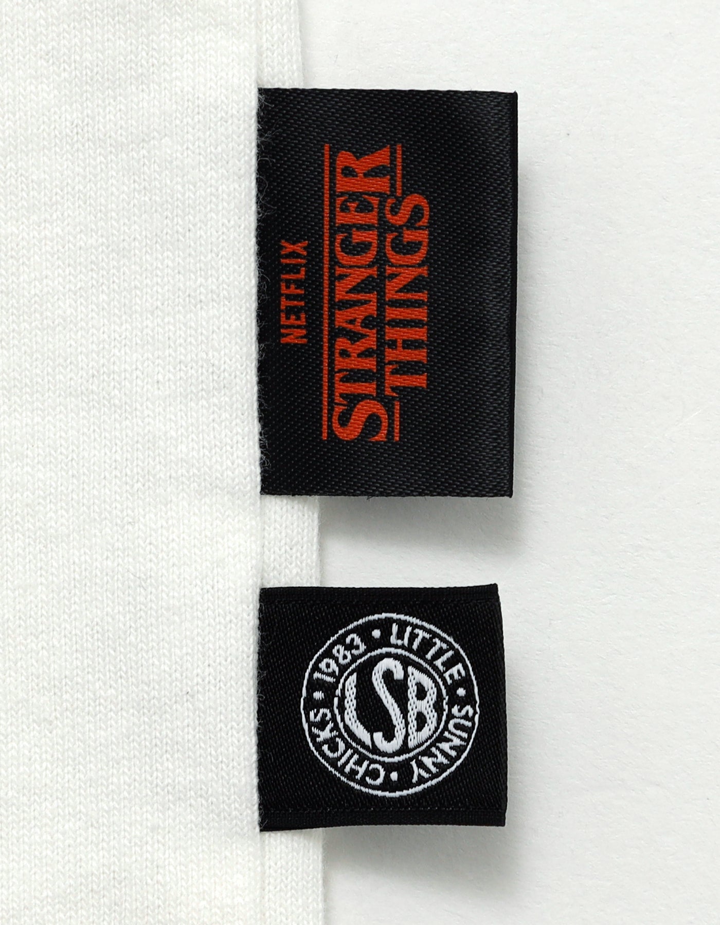 【PRE-ORDER】stranger things x little sunny bite click verify long tee / WHITE