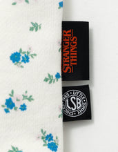 画像をギャラリービューアに読み込む, 【PRE-ORDER】stranger things x little sunny bite floral sweat top / WHITE