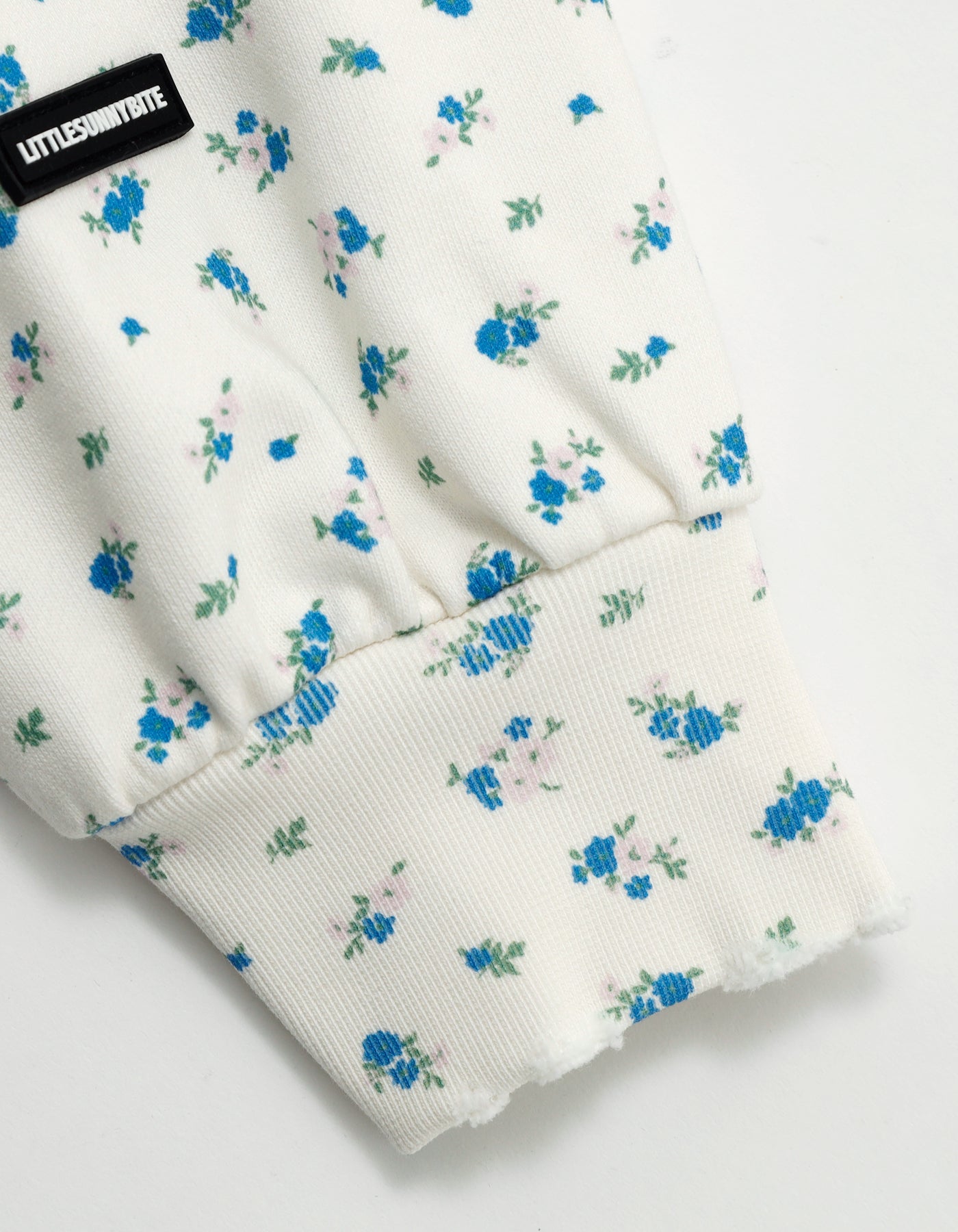 【PRE-ORDER】stranger things x little sunny bite floral sweat top / WHITE