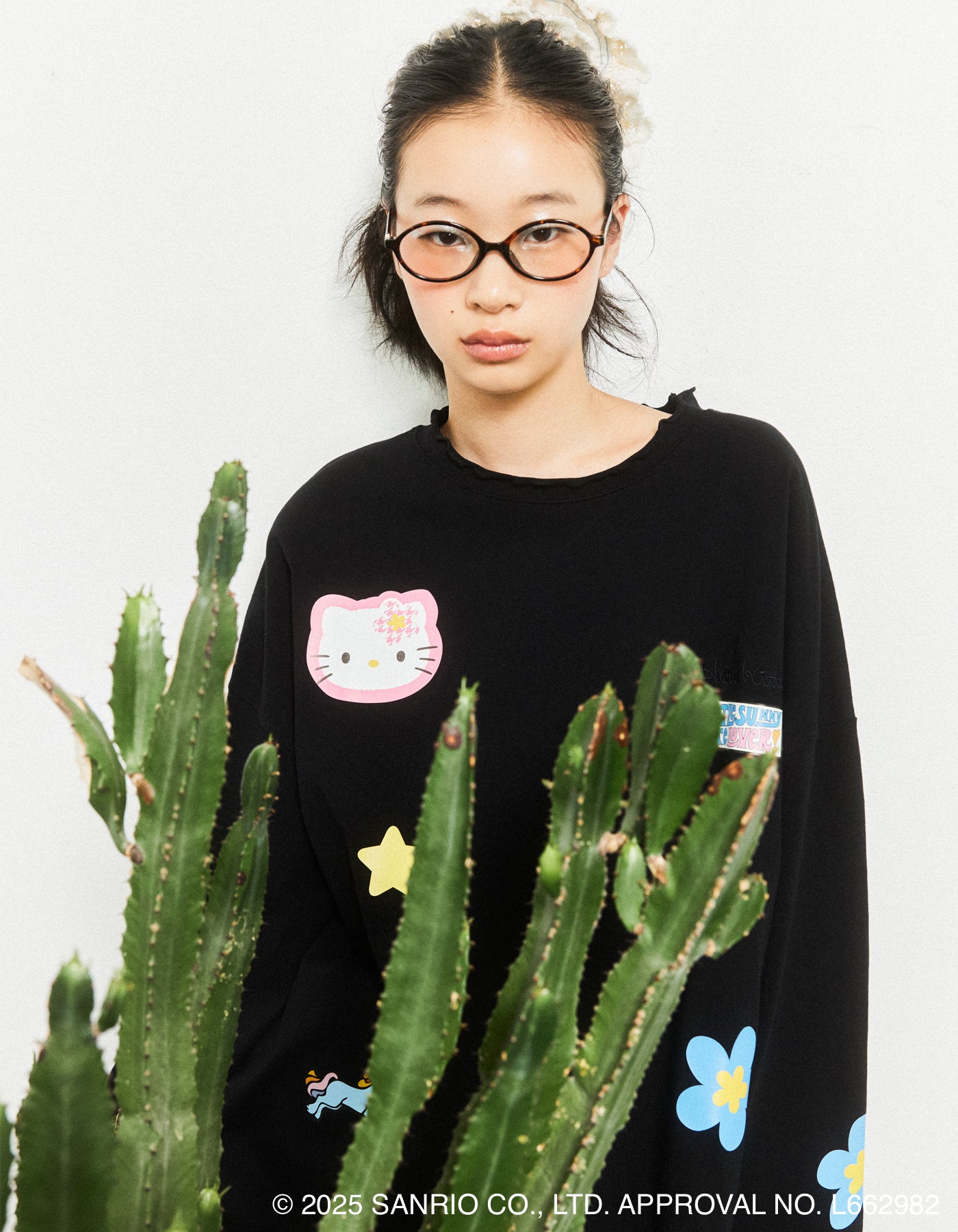 hello kitty x little sunny bite frill long tee / BLACK