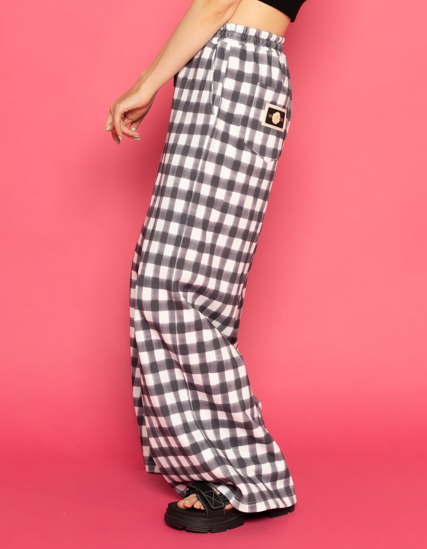 little sunny bite と pink house Hand drawing checker pants / BLACK
