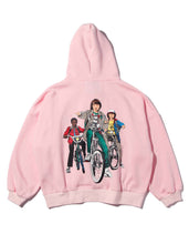 画像をギャラリービューアに読み込む, STRANGER THINGS × little sunny bite Logo hoodie / PINK