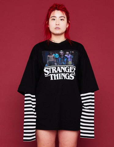 STRANGER THINGS × little sunny bite Fake layered photo long tee / BLACK